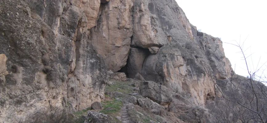 Path to Areni-1 Cave in the Arpa canyon
