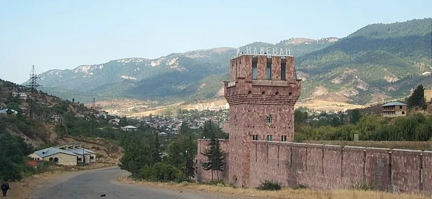Իջևանի գինու-կոնյակի գործարանի շենքը