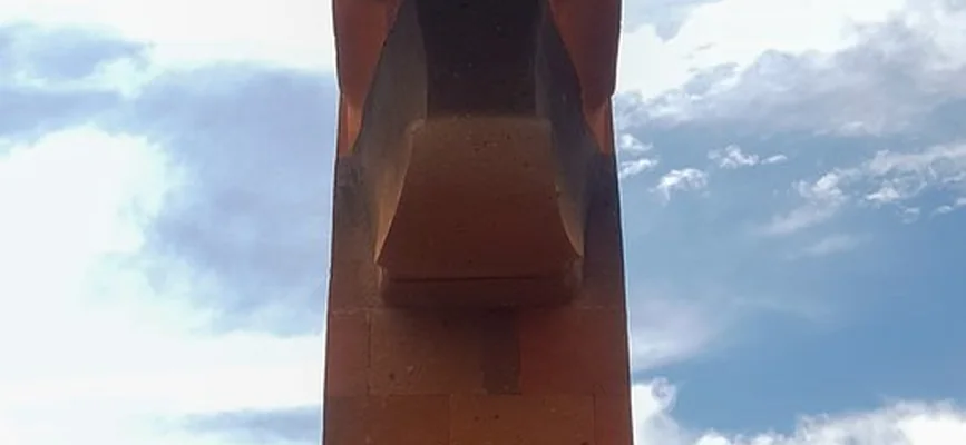 Звонница и шесть колоколов мемориала Сардарапат
