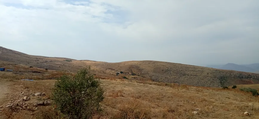 Սուրբ Կարապետ վանքի քարե պատերը Ուրցաձորի ուղղությամբ