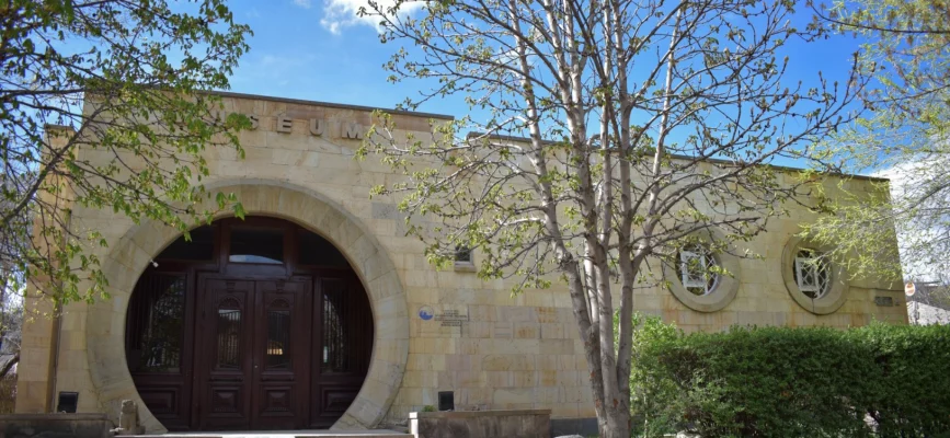 Stone entrance of Yeghegnadzor Regional Museum on Shahumyan Street
