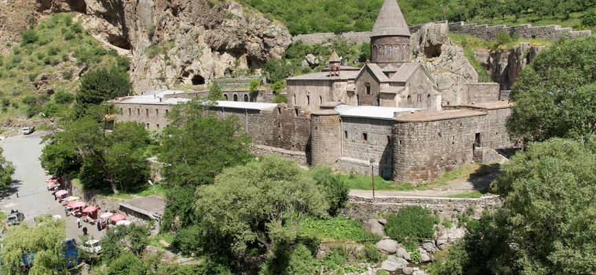 Գեղարդի վանքը՝ ժայռերի մեջ, Ազատի վերին հովիտ, Հայաստան
