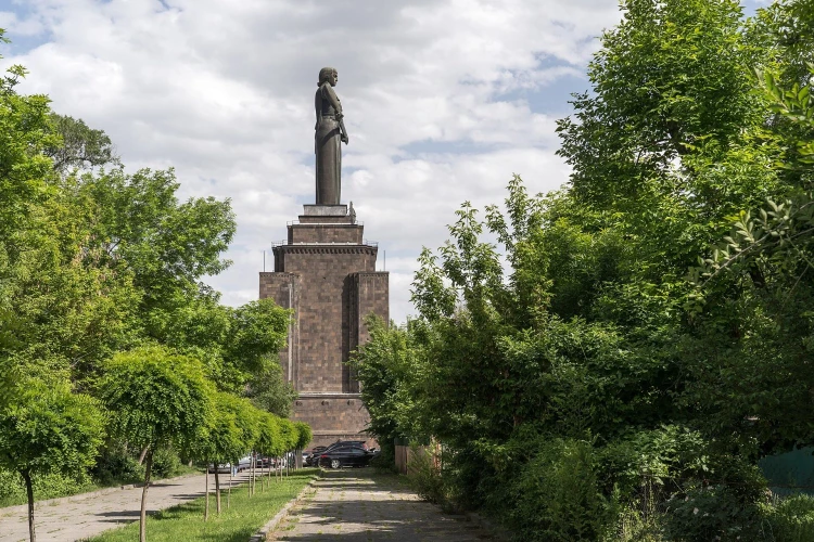 Монумент Мать Армения в Ереване